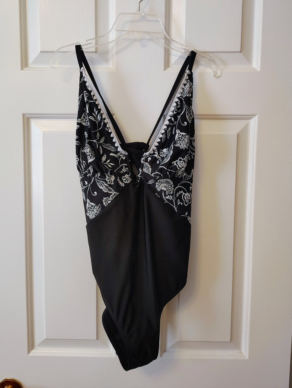 Black Floral V-Neck Tummy Control Halter Swimsuit XL - Picture 5 of 7